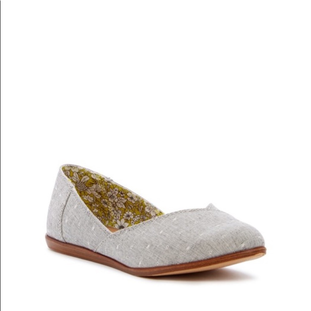 Women’s size 6 Tom’s Jutti Chambray Flats